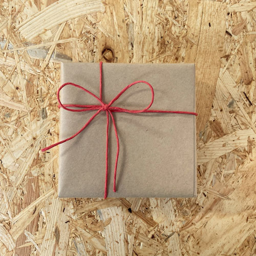 【ラッピングのみ注文不可】クラフト紙+赤色リボン(※熨斗非対応)《ギフトラッピング》※ラッピング希望の商品も、別途ご注文ください。