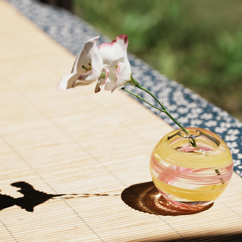 ＼ホワイトデーギフト／津軽びいどろ彩手毬（桜風）｜アデリア 花瓶 一輪挿し フラワーベース おしゃれ ギフト 四季 春夏秋冬 花 誕生日 送料無料 コンパクト 日本製 生花 切り花 ikebana お祝い