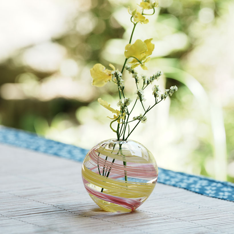 ＼ホワイトデーギフト／津軽びいどろ彩手毬（桜風）｜アデリア 花瓶 一輪挿し フラワーベース おしゃれ ギフト 四季 春夏秋冬 花 誕生日 送料無料 コンパクト 日本製 生花 切り花 ikebana お祝い