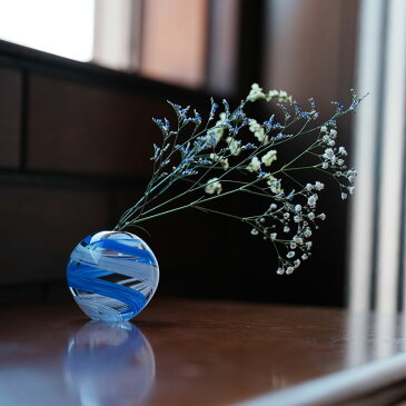 【津軽びいどろ】彩手毬(海風) 色ガラス舞う華やかな一輪挿し |花瓶 一輪挿し フラワーベース おしゃれ ギフト 四季 春夏秋冬 花 誕生日 送料無料 コンパクト 日本製 生花 切り花 ikebana お祝い お供え アレンジメント