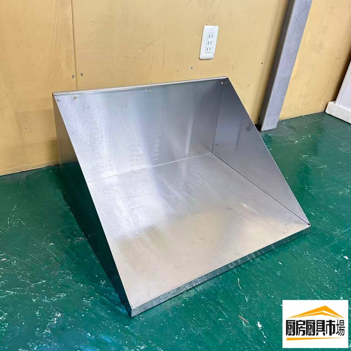 乐天商城 - 【中古品】番号A782◆ステンレス製 平棚　吊り棚　三角　幅580×奥行480×高さ330　点検済み☆ 【厨房市場平野店】業務用　厨房　コンパクト　小スペース向け