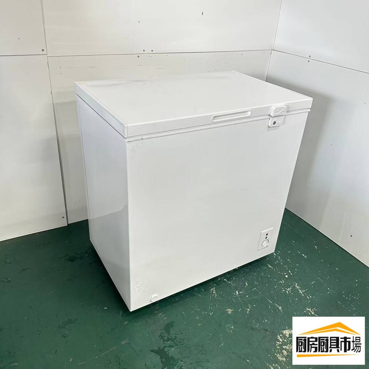 乐天商城 - 【中古品】番号A615◆マクスゼン上開き冷凍庫　JF200MLO1WH　24年　幅823×奥行556×高さ860　点検済み☆ 【厨房市場平野店】業務用　家庭用　冷凍ストッカー　コンパクト　小スペース向け　美品