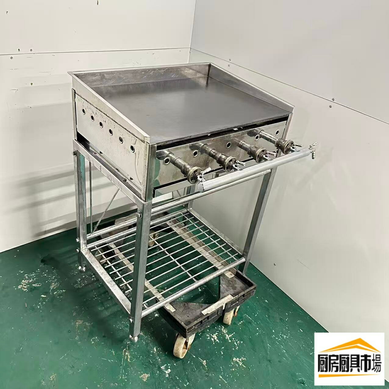 Rakuten - 業務用 鉄板焼き器 中古 LPガス 架台付き 鉄板焼器 グリドル 厨房用鉄板 店舗用 飲食店 居酒屋 お好み焼き店 焼きそば店 イベント出店 キッチンカー 厨房機器 厨房設備 焼き物調理 加熱調理 幅620×奥行460×高さ640mm 番号A856 厨房市場平野店