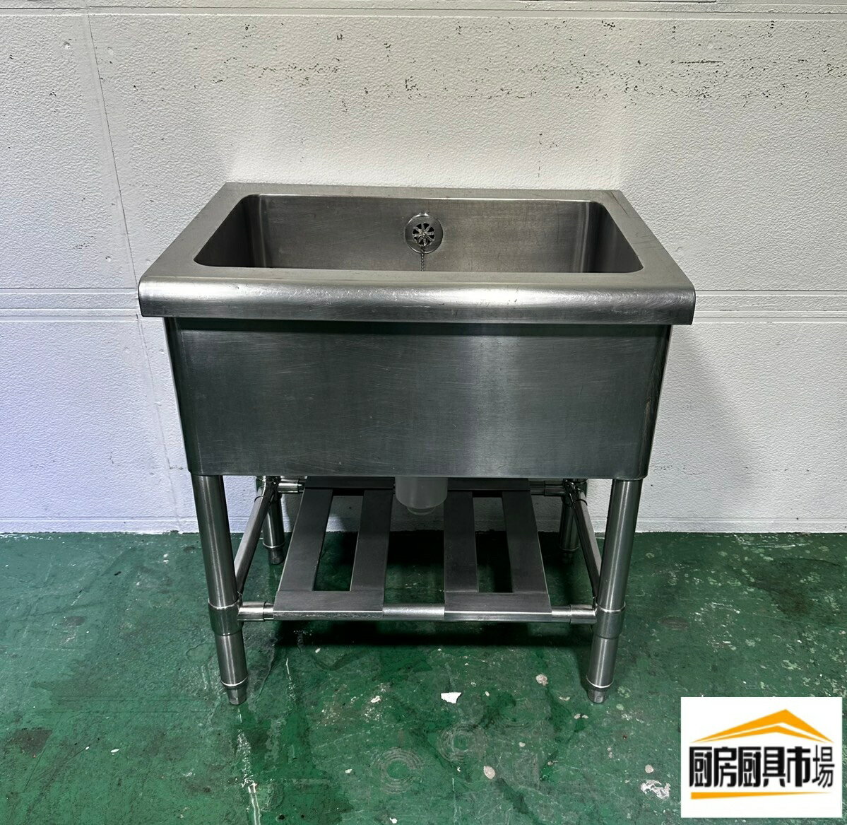 Rakuten - 業務用 1槽シンク 中古 ステンレスシンク 幅600×奥行450×高さ650mm 小型シンク コンパクト 厨房シンク 店舗用 飲食店 カフェ 居酒屋 厨房機器 厨房設備 省スペース 洗い場 仕込み場 食器洗浄 補助シンク 作業場 開業準備 番号A877 厨房市場八尾店
