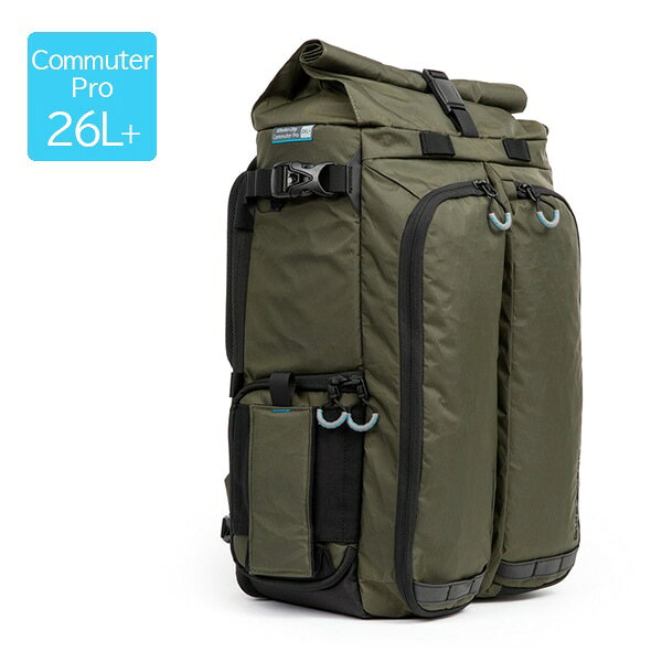 外寸 H52 × W32 × D22cm 内寸 カメラ収納部：H34 × W30 × D15cm ロールトップ部分：H15 × W28 × D26.6cm 容量 26-31L 重量 2.6kg 同梱物 ・ディバイダー ・ウエストベルト ・レインカバー 製品特徴 上部がロールトップ型の、多くの収納スペースを必要とするフォトグラファーのためのカメラバックパックです。発売中の「キボコシティ コミューター 18L+」をより深くし、大型の機材のほか毎日の必需品も快適に持ち運ぶことができます。 ロールトップの開口部はマグネットで開閉でき、畳んだ後はFIDLOCK社製のマグネット式バックルでしっかりまとめて固定ができます。 ロールトップ内部は拡張前は約12.7cmの深さがあり、フィルターなどが入るメッシュポケットが4つ配置されています。 ざまな機材収納のパターンに対応できるように充分な数のディバイダーが付属しており、ディバイダーにはオートバイのヘルメットにも採用される Artilon foam（アーティリオン フォーム）を使用し、薄型で軽量ながら耐衝撃性に優れています。 グリップ付きのフルサイズカメラボディと、最大33cmまでのレンズを収納可能です。 バッグを下ろさずに中身が取り出せるように、バッグの片側にジッパーで開閉できるサイドパネルを設けています。パネルの内側にはレンズキャップ等の収納にぴったりなメッシュポケットがあり、細かいアイテムの収納に役立ちます。サイドにはマグネットで開閉できるポケットが付いており、小型三脚やウォーターボトルの収納に便利です。また、三脚上部を固定するためのベルトがバッグに備えられています。 右側のサイドポケットの横にはジッパーで開閉できるAirTag用の目立たないポケットが備えられています。 バックパネルの裏側には16インチまでのノートPCと13インチまでのタブレットが同時に収納できるスリーブ付き。ノートPCの落下を防ぐため、FIDLOCK社製のマグネット式バックルで留められます。ほか、ジッパー付きのメッシュポケットが2つ備わり、バッテリーやケーブルなどのアクセサリーの収納に最適です。 フロントパネルのポケットは2つに分かれています。右側のポケットにはジッパー付きメッシュポケットのほか、ペンホルダー、オーガナイザーポケット、キーフック、別売の「テンボ 12 メモリーカードウォレット」用ランヤード、さらにパスポートなど貴重品を守るRFIDシールド付きのポケットがあります。 左側のポケットにはジッパー付きメッシュポケットと、大きなポケットが備わっており、バッテリーやケーブルなどの収納に適しています。 掴みやすいトップハンドルにより、ハンドキャリーの際に便利です。 バックパネルとショルダーストラップはクッション性に優れ、長時間の使用でも快適です。バックパネルは立体的なメッシュパネルにより背中とバッグ本体の間に空間を持つようにデザインされ、特に通気性に優れています。 また、取り外し可能のウエストベルトと、マグネット式のチェストストラップにより、多くの荷物を詰め込んでも安定した持ち運びが可能です。背面にはキャリーケースとの持ち運びに便利なパススルー付き。 外側にはX-Pac VX-21の生地が採用されています。軽量でありながら撥水性と耐久性に優れているため、過酷な環境でもバッグの中身をしっかりと守ります。 さらに、YKK製ジッパーを採用しており、グレーとブルーのジッパープルは掴みやすく視認性にも優れています。また、メインコンパートメントのジッパーが意図せず開いているときにすぐに気づけるよう、ジッパー裏側には目につきやすいブルーの下地を採用しています。 レインカバーは専用のポケットに同梱され、悪天候でもバッグをしっかり保護します。 ※商品画像のカメラなどは付属しません。 ※商品詳細画像は他カラーを使用している場合がございます。 注意：モニターの発色具合により実際のものと色が異なる場合がございます