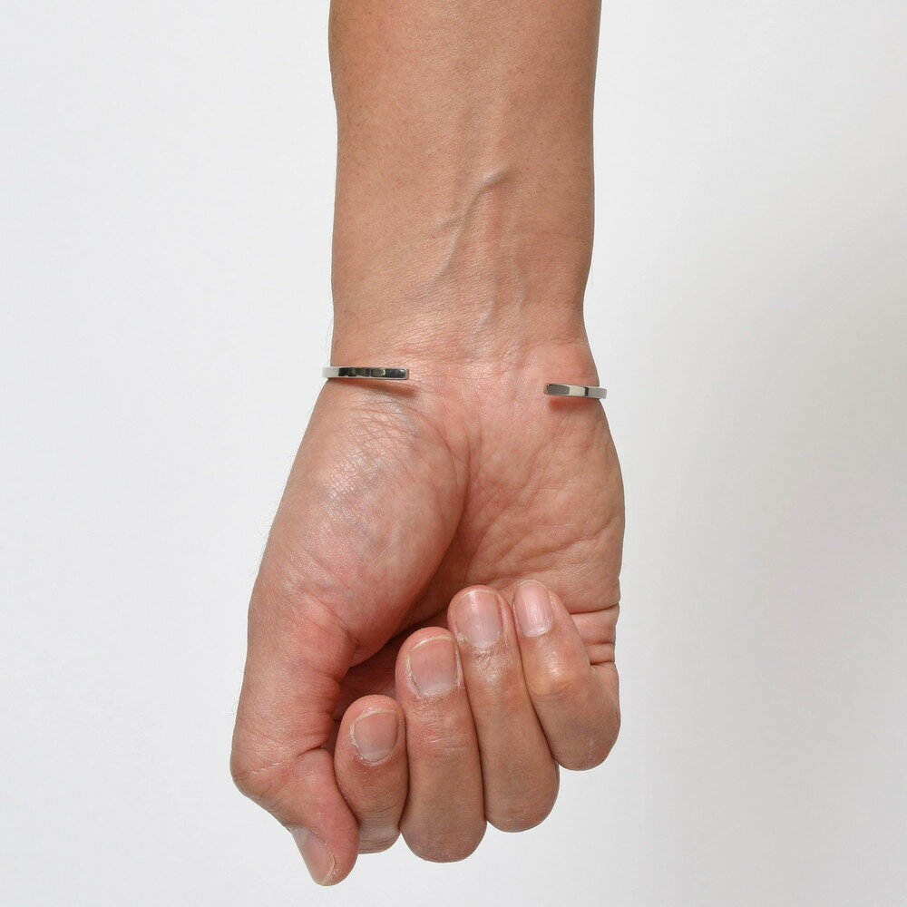 Maison Margiela（メゾン マルジェラ）スターリングシルバーロゴバングル SM1UY0064 SV0158 19441400144