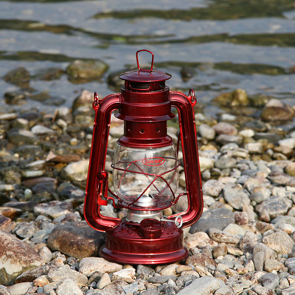 ◆スペア芯1本・燃料注入に欠かせない漏斗つき！◆キャンプ、海でで活躍！非常用品としてもインテリアにも◆華やかカラーの実用派オイルランタン灯油ランプハリケーンランタン小型ファイヤーレッド（赤）　EEL700RD