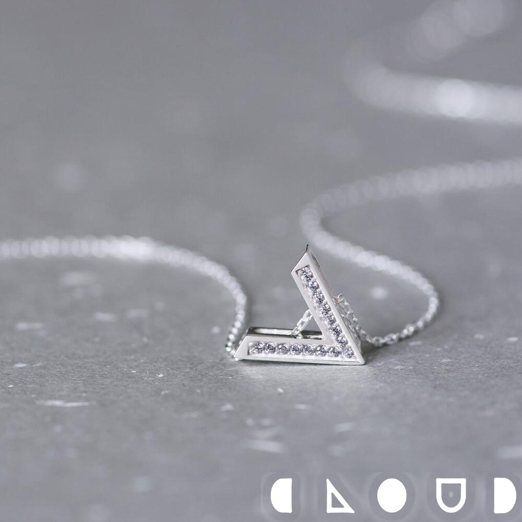 Cloud Jewely Stone V 三角 ネックレス シルバー925 クラウドジュエリー ペンダント デコルテ シルバー925 ジュエリー ネックレス チェーン シンプル 両吊り シャープ クール 華やか 繊細 小粒 魅力 シルバー ジルコニア ジュエリーボックス