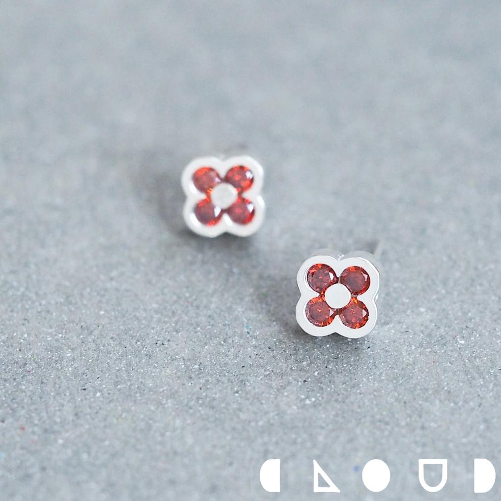 Cloud Jewely ガーネット クローバー ピアス シルバー925 クラウドジュエリー リング イヤリング シルエット ガーネット クロー ポストタイプ ...