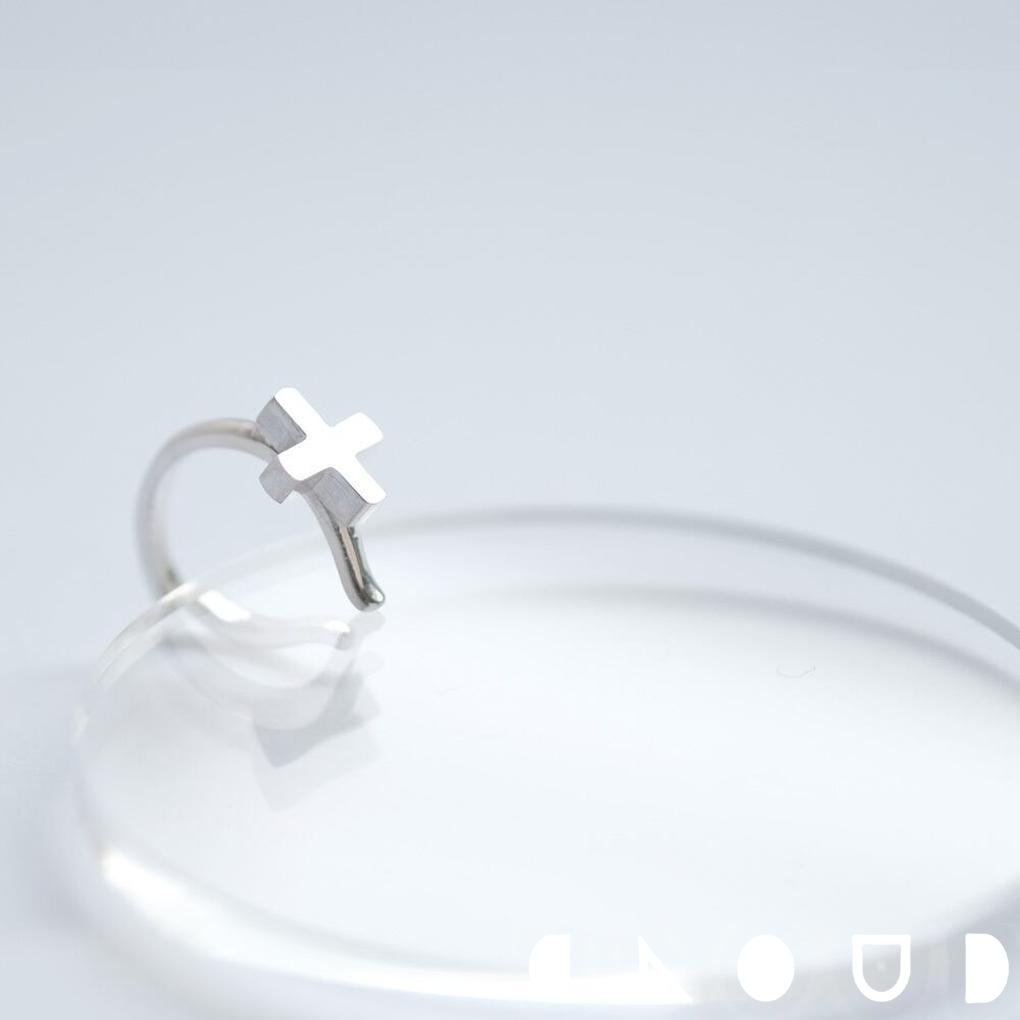 Cloud Jewely 2色 十字架 イヤーカフ シルバー925 クラウドジュエリー ピアス ミニマルなデザイン ジュエリー いぶし ホワイト ブラック いぶ...