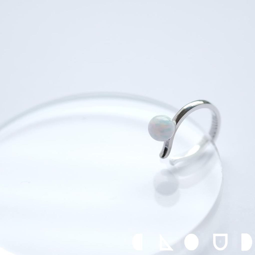 Cloud Jewely プチ オパール イヤーカフ シルバー925 クラウドジュエリー オパール シンプル さりげない 小粒 シルバー 一粒 存在感 イヤーカ...