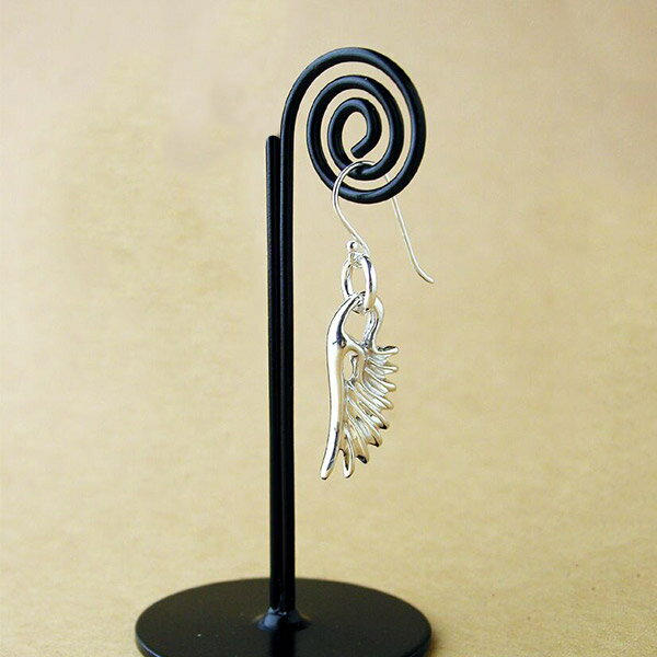 Give Me a Wing ウイング ピアス 大 鏡面 燻し 1P 片耳用 レディース シルバー シルバー925 翼 羽 アクセサリー シルバーピアス フック...