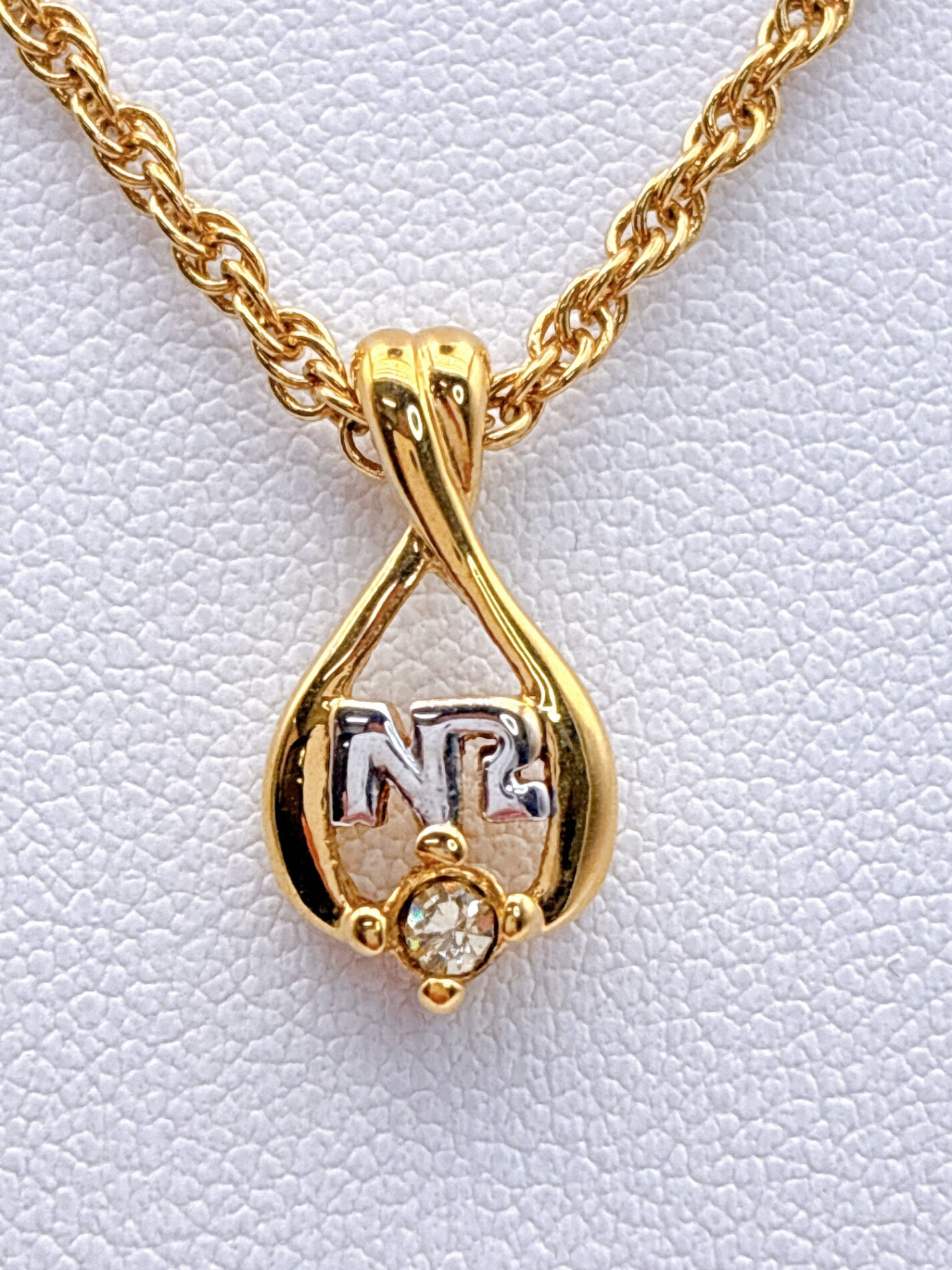 【卸価格!!】Nina Ricci/ニナリッチ ロゴネックレス ゴールド ストーン しずく型 ヴィンテージ レディースアクセサリー TR009