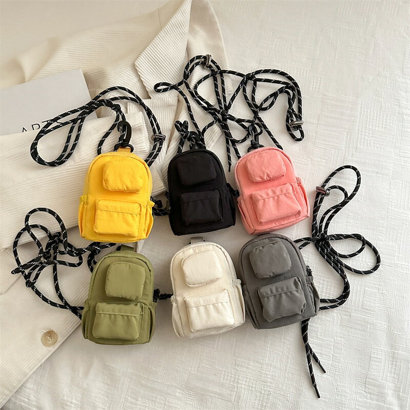 【新作★ミニサイズポシェット】スマホ・小物もすっきり収納！カジュアルバッグ レディース メンズ 男女兼用 斜めがけ サコッシュ風 バックチャーム チャーム付き 6色展開 イエロー ホワイト ブラック グレー グリーン ピンク おしゃれ シンプル ギフト プレゼント