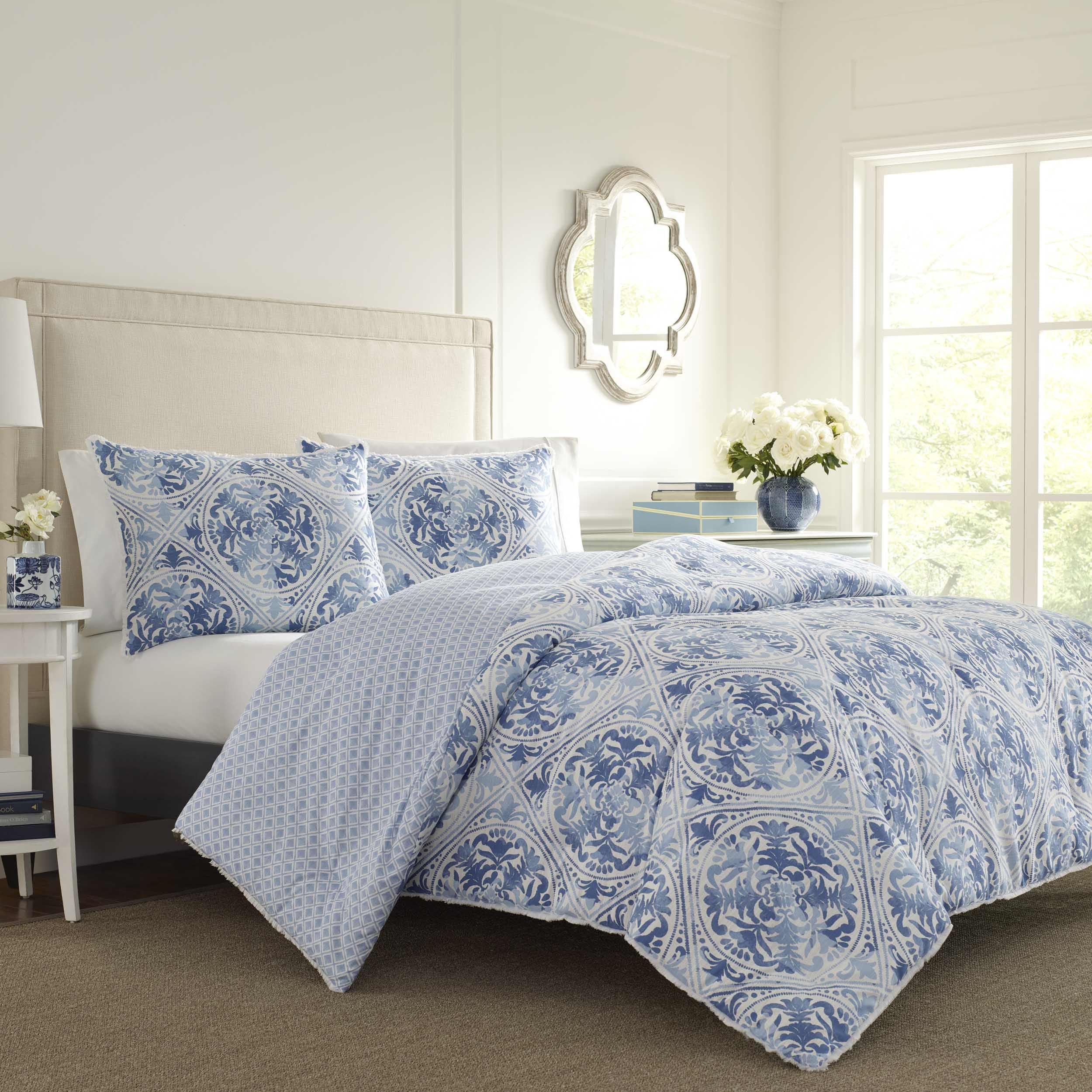 樂天商城 - Laura Ashley Milaコレクション 掛け布団セット ウルトラソフト オールシーズン寝具 リバーシブル スタイリッシュなベッドスプレッド お揃いの枕カバー付き キング (1パック) ブルー