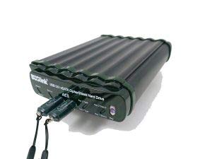 CipherShield デュアルキーFIPS 140-2 レベル2 HIPAA 256-bit AES USB 3.0/eSATA RAID 0 ハードウェア暗号化外部デスクトップSSDドライブ 4TB CSE4TSSDRU3KKB.Buslink