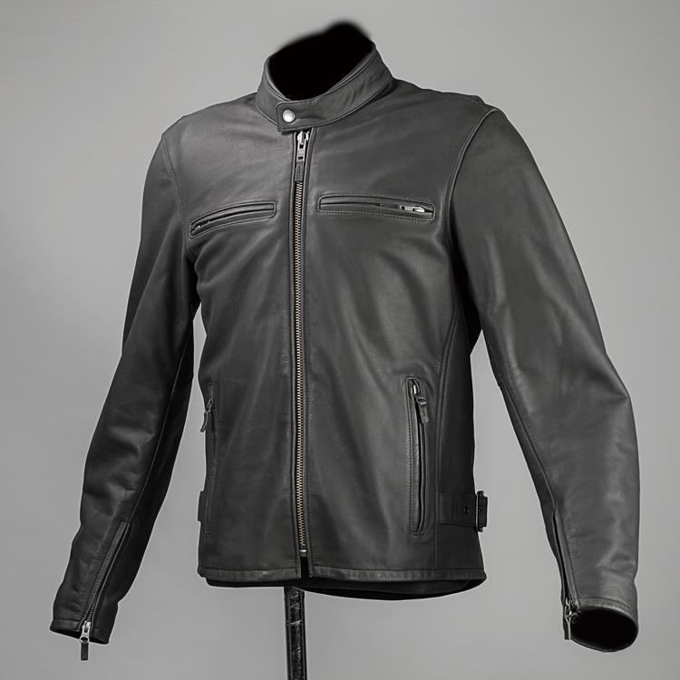 LJ-534 Single Riders Leather JKT ◆Black ◆2XLメーカー品番[カタログ品番] ：02-534商品の詳細な情報については、メーカーサイトでご確認ください。商品及び品番は予告なく変更が行われる事がございます。【ご注文の際の注意事項】●適合・取付・ご使用は、お客様にて判断の上お願い致します。●品切・完売の場合がございますので、受注後に発送予定をご連絡させて頂きます。●画像はイメージとなりますので商品とは色・デザインが異なる場合があります。 ●商品ご到着時に必ず製品に不具合が無いか確認を行ってください。 配送時の破損や製品不具合の場合は、必ず商品ご到着より7日以内にご連絡お願い致します。それ以降にご連絡頂いた場合はご対応出来ない場合がございます。●当店では、商品不良・誤商品発送以外の理由での商品の交換または返品はできません。●お客様のご都合による交換・返品は一切お受けできませんのであらかじめご了承の上ご注文ください。●また、メールにてお問い合わせ頂きましても返品・交換の対応はすべてお断りさせて頂いております。 ●通信販売には法律上、クーリングオフの規定はございません。　ご注文は慎重にお願い致します。※※こちらの商品はお取り寄せ品となります※※。メーカーの在庫状況や商品によっては発送までにお時間を頂く場合がございます。メーカーの在庫も完売している場合がございます。その際はキャンセルをさせていただく場合がございます、予めご了承ください。