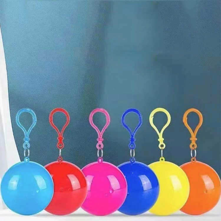 GlobalTime 楽天市場店のレインポンチョ レインウェア キーホルダー 携帯 レインコート 遊園地 コンパクト ポケットレインコート 雨具 便利使い捨て 持ち歩き 自転車 レインウェア カプセル入り 持ち運び 男女兼用 フード付き アウトドア レジャー 大人用 レインコート 緊急用 簡単｜アングル2