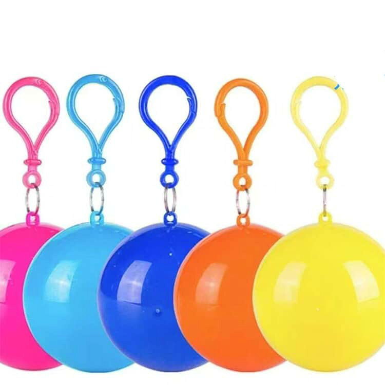 GlobalTime 楽天市場店のレインポンチョ レインウェア キーホルダー 携帯 レインコート 遊園地 コンパクト ポケットレインコート 雨具 便利使い捨て 持ち歩き 自転車 レインウェア カプセル入り 持ち運び 男女兼用 フード付き アウトドア レジャー 大人用 レインコート 緊急用 簡単｜アングル3
