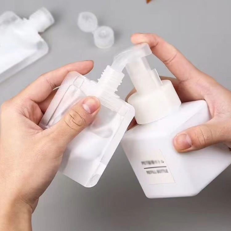 20個セット 小分けボトル 漏れ防止 トラベルボトル 蓋つき 詰め替えボトル トラベル液体個包装 持ち運びは便利 クリーム 化粧水 乳液 旅行ボトル シャンプー ボトル 透明 出張 旅行用 繰り返し使用可能 送料無料