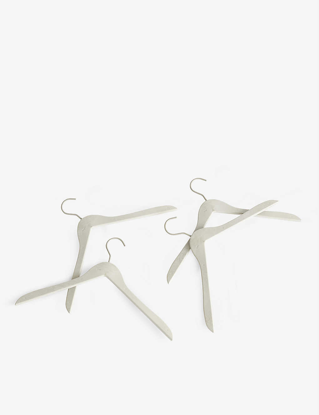 HAY ロゴ彫刻 木製コートハンガー 4個セット Logo-embossed wooden coat hangers set of four WARM GREY