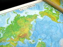 表面PP加工世界地図（地勢図）ポスター水性ペンが使える世界地図です。等高線で色分けをして、地形のようすがわかりやすい世界地図です。