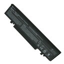 ●ブランド： DELL ●電圧： 11.1V ●容量： 4400mAh ●純正品型番(充電池コード)： KM973, KM974, KM978, MT335, MT342, PW823, PW824 PW835, RM791, RM868, RM870, 312-0711, 312-0712, 312-0708 ●対応機種： Dell Studio 17 Series Dell Studio 1735 Series Dell Studio 1737 Series ●メーカー型番： LBDEL1735XXBK06-AAK-XDWGS ●PSEマークの種類： PSE ●届け出事業者名： トヨバンク株式会社 ※この商品は互換用バッテリーです。 注意点： ●同じ性能で金額の異なる商品がございますが、製造元部品が異なるためであり、性能には一切違いはありません。ご安心ください。 ●製造年月及び製品の世代更新でpse申告業者も変わっています。今届け出事業者は以下となります：トヨバンク株式会社、株式会社成洋、株式会社神州。もしくは、白/黒(PSE認証マークは別の箇所にシールで添付)の2色を区別している。品質的には問題ございませんので、ご安心ください。 ●多店舗で同時に販売するため、商品が一時的に欠品となる場合がございます。他の契約倉庫から出荷の手配を依頼することになり、発送日がまだ未確定で、ハッキリとご案内できませんので、弊社の出荷予定時間を参考にしてください。 ●当店でご購入された商品は、日本国内からお客様のもとへ直送されます。 ●一部商品は国内の提携先倉庫から配送されます。 ●個人輸入される商品は、全てご注文者自身の「個人使用?個人消費」が前提となりますので、ご注文された商品を第三者へ譲渡?転売することは法律で禁止されております。 ●国内配送の商品は国内でのお買い物と同じく消費税が発生いたします。 ●日付指定がなければ最短で出荷します。 ●本体機種の型番と純正バッテリーの型番は両方が一致していない場合、使用できない可能性があります。 ●ご購入前に、何かご不明点やご希望などございましたら、どうぞお気軽にお問合せ下さいませ。