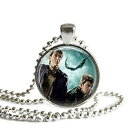ハリー・ポッターのフレッドとジョージ・ウィーズリー 1 インチ シルバー メッキ ペンダント ネックレス The Spider's Parlor Harry Potter's Fred and George Weasley 1 Inch Silver Plated Pendant Necklace