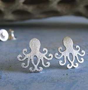 オクトパス ポスト イヤリング、ブラッシュド スターリング シルバー スタッド ジュエリー。アメリカで..