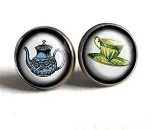 ブルーのティーポットとティーカップのスタッド イヤリング The Divine Iguana Blue teapot and teacup stud earrings