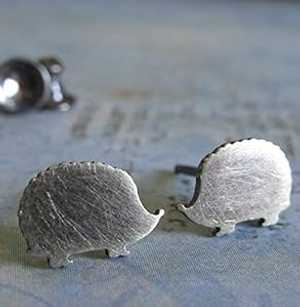 ハリネズミ スタッド ピアス アンティーク スターリング シルバー ハンドメイド 米国 Poseidon's Booty Hedgehog Stud Earrings Sterling Silver Handmade in USA