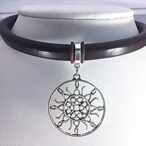 厚手のブラウン調節可能なレザーアンティークシルバーカラーのケルトサンチョーカー Tiaza's Treasures Thick Brown Adjustable Leather Silver-Colored Celtic Sun Choker