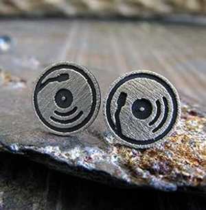 レコード プレーヤー アルバム ターンテーブル スタッド ピアス ブラッシュド スターリング シルバー ..