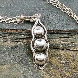 Three Peas in a Pod チャーム ネックレス TPP2-925 スターリングシルバー、18 インチ EnCharmed Three Peas in a Pod Charm Necklace TPP2-925 Sterling Silver, 18" Three Peas in a Pod チャーム ネックレス TPP2-925 スターリングシルバー、18 インチ EnCharmed Three Peas in a Pod Charm Necklace TPP2-925 Sterling Silver, 18"