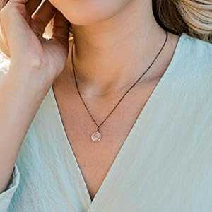 ブロンズの小さなクリスタルクォーツティアドロップネックレス - 4月の誕生石 Tiny Crystal Quartz Teardrop Necklace in Bronze - April Birthstone