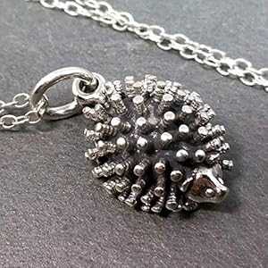 ハリネズミ チャーム ネックレス - 925 スターリング シルバー、18 インチ EnCharmed Hedgehog Charm Necklace - 925 Sterling Silver, 18" ハリネズミ チャーム ネックレス - 925 スターリング シルバー、18 インチ EnCharmed Hedgehog Charm Necklace - 925 Sterling Silver, 18"
