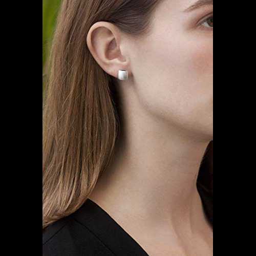 スクエアクッションシェイプスタッドポストイヤリング、スターリングシルバー925サテン仕上げ、ダークオキシダイズドインテリア、Claudia Liraによるハンド...