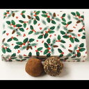 Scott's Cakes ココアで覆われたホワイトとピーカン ダーク チョコレート トリュフ、8 オンス入り ホリーボックス Scott's Cakes Cocoa Covered White and Pecan Dark Chocolate Truffles in a 8 oz. Holly Box