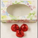Scott's Cakes ホワイトチョコレートで覆われたチェリー、1ポンドの赤いバラの箱に入っています Scott's Cakes White Chocolate Covered Cherries in a 1 Pound Red Roses Box