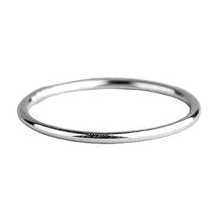 サイズ 4 スターリングシルバーのスムース スタッキング リング Melanie Golden Jewelry Size 4 Smooth Stacking Ring in Sterling Silver サイズ 4 スターリングシルバーのスムース スタッキング リング Melanie Golden Jewelry Size 4 Smooth Stacking Ring in Sterling Silver