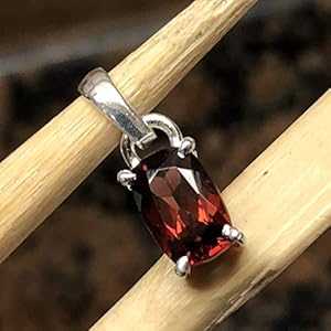 ナチュラル 1.5ct パイロープ ガーネット 925 ソリッド スターリング シルバー ペンダント 15mm Natural Rocks by Kala Natural 1.5ct Pyrope Garnet 925 Solid Sterling Silver Pendant 15mm