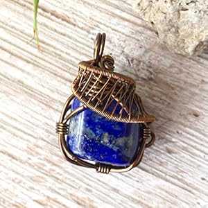 生のラピスラズリ クリスタル ペンダント - 24 インチ ネックレス - 12 月の誕生石ジュエリー Designs by Nature Gems Raw Lapis Lazuli Crystal Pendant - 24 Inch Necklace - December Birthstone Jewelry 生のラピスラズリ クリスタル ペンダント - 24 インチ ネックレス - 12 月の誕生石ジュエリー Designs by Nature Gems Raw Lapis Lazuli Crystal Pendant - 24 Inch Necklace - December Birthstone Jewelry