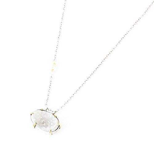オーバルカットの淡い色のドゥルージー ペンダント ネックレス、シルバー チェーン付き Metal Studio Jewelry Oval cut lightly coloured druzy pendant necklace with silver chain