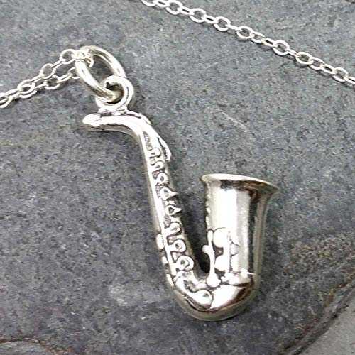 サックス チャーム ネックレス - 925 スターリング シルバー、18 インチ EnCharmed Saxophone Charm Necklace - 925 Sterling Silver, ..