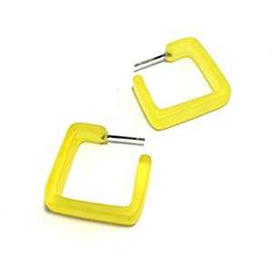 レモンイエローのフロストルーサイトスクエアフープイヤリング Leetie Lovendale Lemon Yellow Frosted Lucite Square Hoop Earrings レモンイエローのフロストルーサイトスクエアフープイヤリング Leetie Lovendale Lemon Yellow Frosted Lucite Square Hoop Earrings