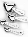 結婚式、ブライダルシャワー、キッチンシャワーなどに愛の記念品のハート型計量スプーンをセットします。 Darice Set Heart Shaped Measuring Spoon of Love Favors for Weddings, Bridal Showers, Kitchen Showers & More