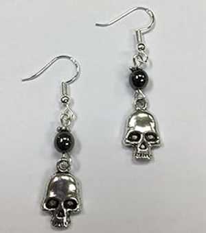 スカル イヤリング、ハロウィーン イヤリング、ヘマタイト アクセント ビーズ付き、スターリング シルバー イヤーワイヤー Ann Peden Jewelry Skull Earrings, Halloween Earrings, with hematite accent beads, on sterling silver earwires スカル イヤリング、ハロウィーン イヤリング、ヘマタイト アクセント ビーズ付き、スターリング シルバー イヤーワイヤー Ann Peden Jewelry Skull Earrings, Halloween Earrings, with hematite accent beads, on sterling silver earwires