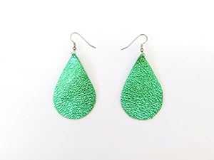 楽天Glomarketレザー ティアドロップ イヤリング、グリーン イヤリング、リサイクル YB Green Jewelry Leather Teardrop Earrings, Green Earrings, Recycled