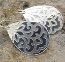 ダマスクデザインのスターリングシルバー ティアドロップ イヤリング Cloud Cap Jewelry Sterling Silver Teardrop Ear...