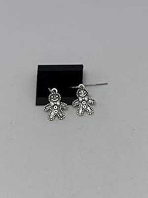クリスマス シルバートーン ジンジャーブレッドマン チャーム ダングル イヤリング Mama Otter's Tidbits Christmas Silvertone Gingerbread Man Charm Dangle Earrings クリスマス シルバートーン ジンジャーブレッドマン チャーム ダングル イヤリング Mama Otter's Tidbits Christmas Silvertone Gingerbread Man Charm Dangle Earrings